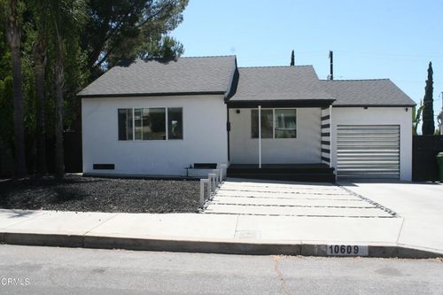 10609 Fernglen Ave, Tujunga, CA, 91042 | Card Image