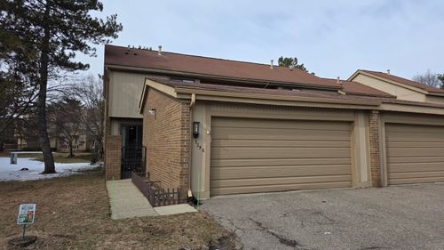 5256 Wright Way E, West Bloomfield, MI, 48322-2115 | Card Image