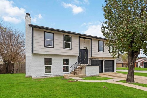 11302 White Gate Ln, Houston, TX, 77067-3356 | Card Image