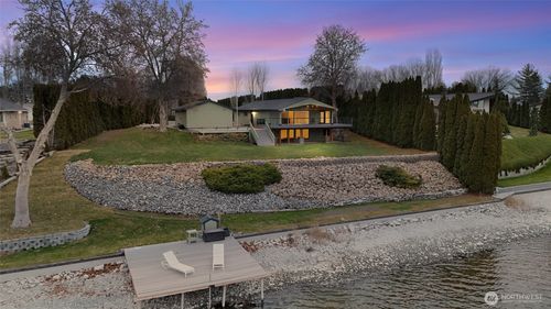 2102 Elgin Rd Ne, Moses Lake, WA, 98837-9793 | Card Image