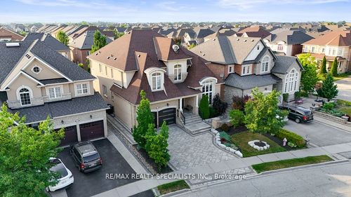 6 Islington Dr, Brampton, ON, L6P3A5 | Card Image