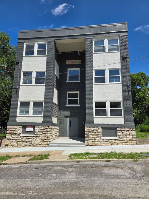 2333 Lister Ave, Kansas City, MO, 64127-4664 | Card Image