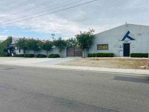 331 Pine St, Ripon, CA, 95366-2430 | Card Image