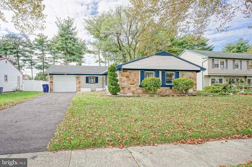 62 Hinsdale Ln, Willingboro, NJ, 08046-1209 | Card Image