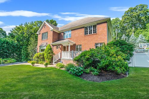 7 Hunter Ct, Dix Hills, NY, 11746-7814 | Card Image