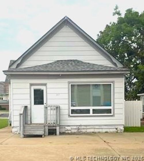 317 Se Delaware Ave, Bartlesville, OK, 74003-3631 | Card Image