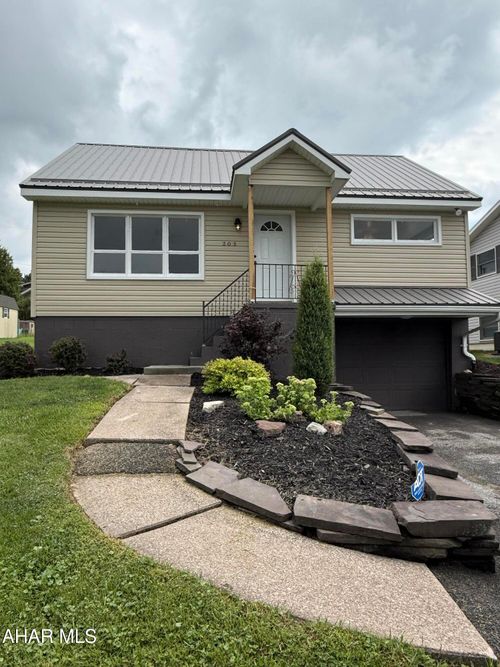 305 24th Avenue, Altoona, PA, 16601 | Card Image