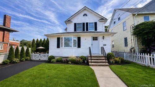 11 Tooker Ave, Oyster Bay, NY, 11771-2903 | Card Image
