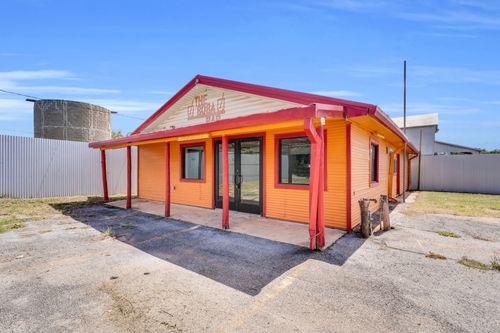 402 N 3rd St, Wortham, TX, 76693-4516 | Card Image