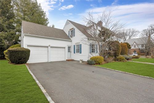 28 Pickwick Ter, Rockville Centre, NY, 11570-1835 | Card Image