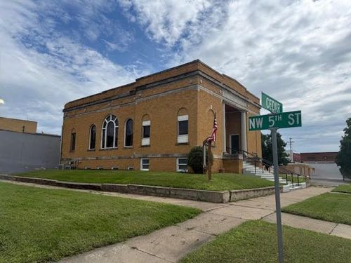 421 N Cedar St, Abilene, KS, 67410-2612 | Card Image
