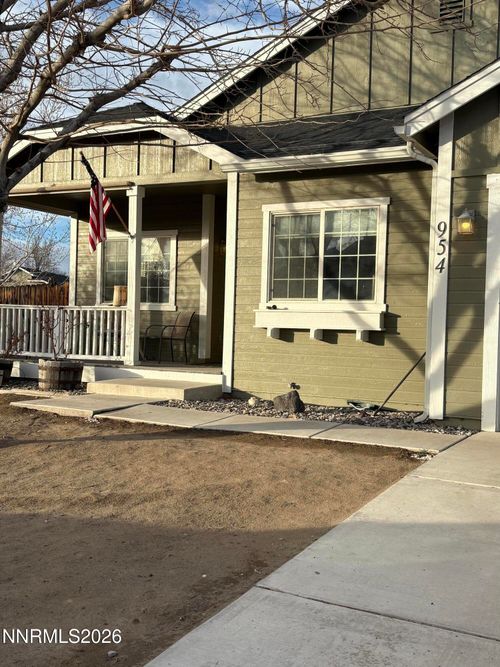 954 Iris Ln, Fernley, NV, 89408-8427 | Card Image