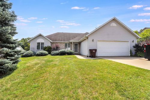 2209 Hillside Ct, Freeport, IL, 61032-2810 | Card Image