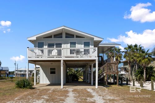 215 Shoreland Cir, Gulf Shores, AL, 36542-6323 | Card Image