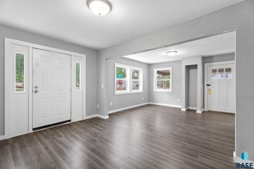 823 W 22nd St Street, Sioux Falls, SD, 57105 | Card Image