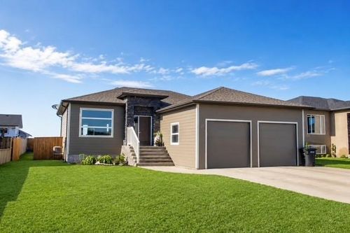 27 Norwood Bay, Mitchell, MB, R5G0Y7 | Card Image