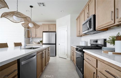 29540 Ironview Dr, Menifee, CA, 92584-0539 | Card Image