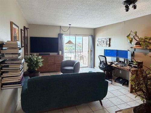 505-3640 Nw 9th St, Miami, FL, 33125 | Card Image