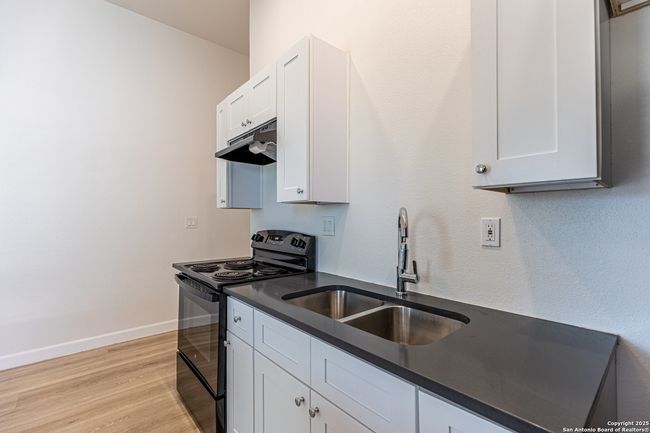 APT-2 - 407 S Pinto St, House other with 2 bedrooms, 1 bathrooms and null parking in San Antonio TX | Image 12