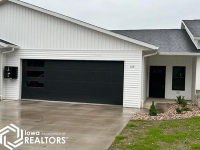 601 W Washington, Home with 2 bedrooms, 1 bathrooms and 2 parking in Mount Pleasant IA | Image 2