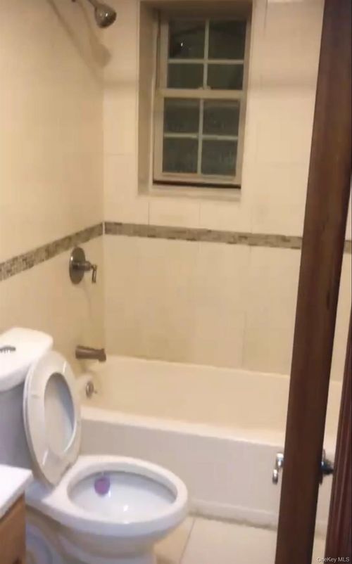 9526 90th St, Ozone Park, NY, 11416-1401 | Card Image