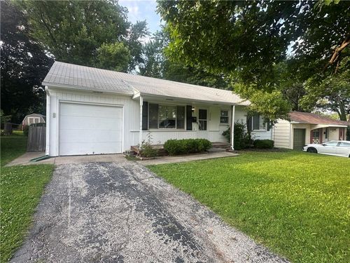 2226 W 74th Ter, Prairie Village, KS, 66208-3429 | Card Image