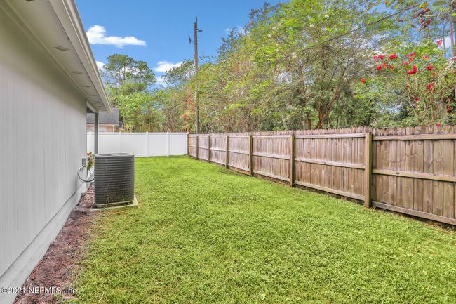 8850 Nature View Ln W, House other with 3 bedrooms, 2 bathrooms and null parking in Jacksonville FL | Image 24