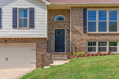 2161 Amadeus Dr, Clarksville, TN, 37040-7505 | Card Image
