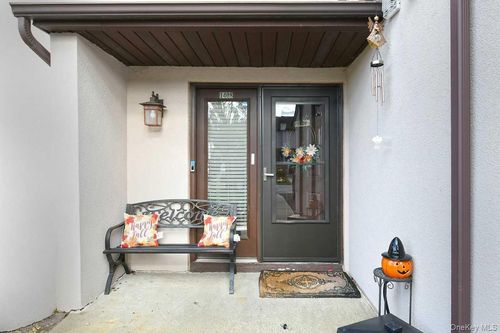 apt-1408-ONE Anchorage Way, Freeport, NY, 11520-6271 | Card Image