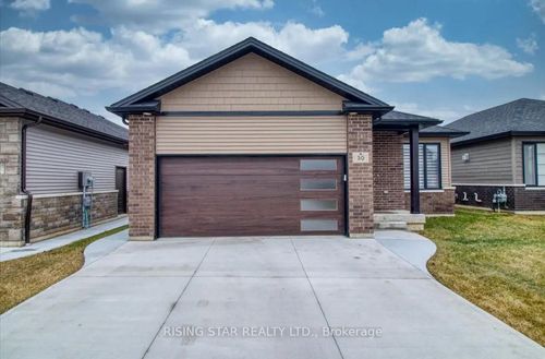 {{alt}} | Card Image