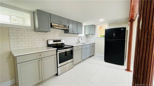 lowr-level-31 Brainerd Rd, Branford, CT, 06405-6302 | Card Image