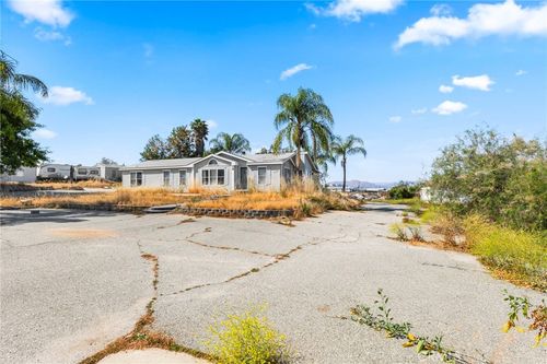 18420 Decker Rd, Perris, CA, 92570-9750 | Card Image
