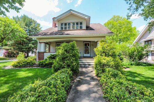 228 Lawrence St, Ravenna, OH, 44266-3237 | Card Image