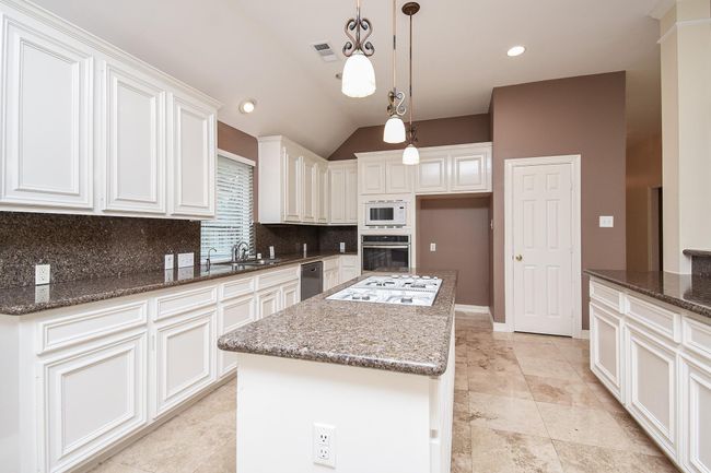 2615 Pinebend Dr, House other with 4 bedrooms, 3 bathrooms and 2 parking in Pearland TX | Image 11