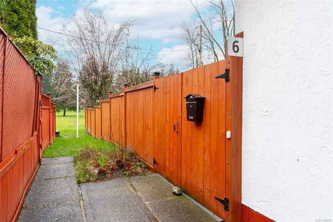 Side yard to the valley | Image 20
