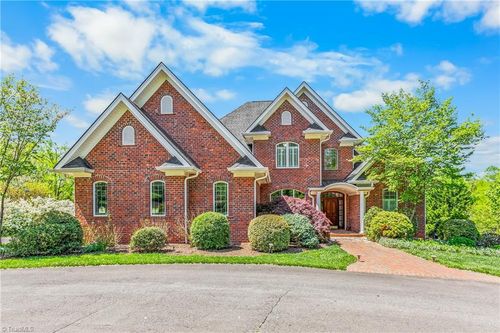537 Montclaire Dr, Mount Airy, NC, 27030-9106 | Card Image