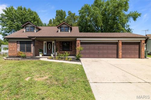 12 Lynn Dr, Saint Peters, MO, 63376-2205 | Card Image
