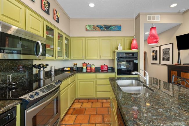 Gormet Kitchen with Island | Image 20
