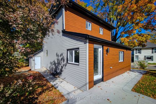 727 College Ave, Woodstock, ON, N4S2C7 | Card Image