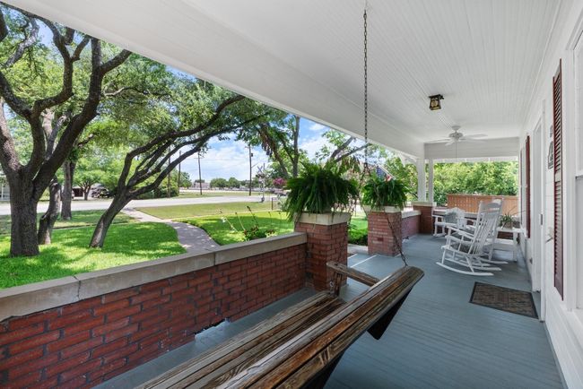 large front porch | Image 4