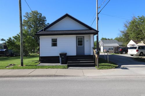 309 W Kyger St, Frankfort, IN, 46041-1132 | Card Image