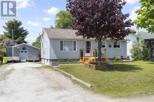 140 Ashgrove Ave, Sault Ste. Marie, ON, P6A4X2 | Card Image