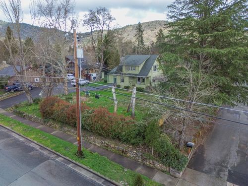 953 Ne 9th Street, Grants Pass, OR, 97526 | Card Image