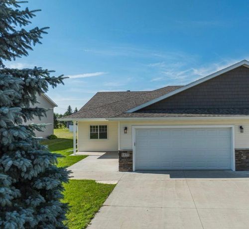 1877 Longview Dr, Detroit Lakes, MN, 56501-8072 | Card Image