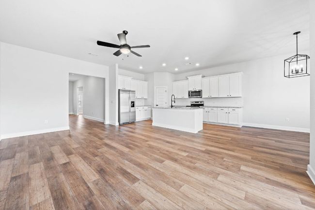 9321 Gladsome Path, House other with 4 bedrooms, 2 bathrooms and 4 parking in Manor TX | Image 7