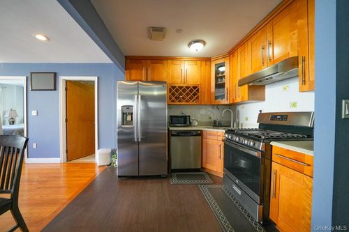 3h-311 Saint Nicholas Ave, New York, NY, 10027-4323 | Card Image
