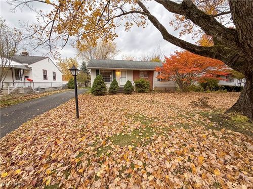 3380 Sunnybrooke Dr, Youngstown, OH, 44511-2828 | Card Image