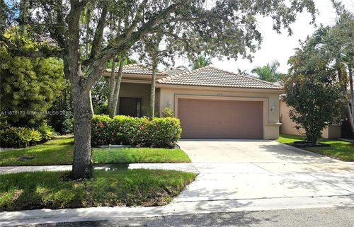 686 Conservation Dr, Weston, FL, 33327-2465 | Card Image