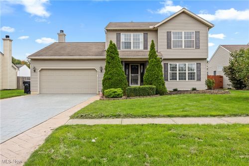 621 Oakdale Circle, Elyria, OH, 44035 | Card Image