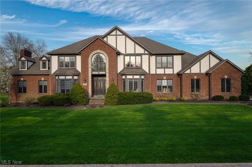 275 Camden Ln, Aurora, OH, 44202-8580 | Card Image